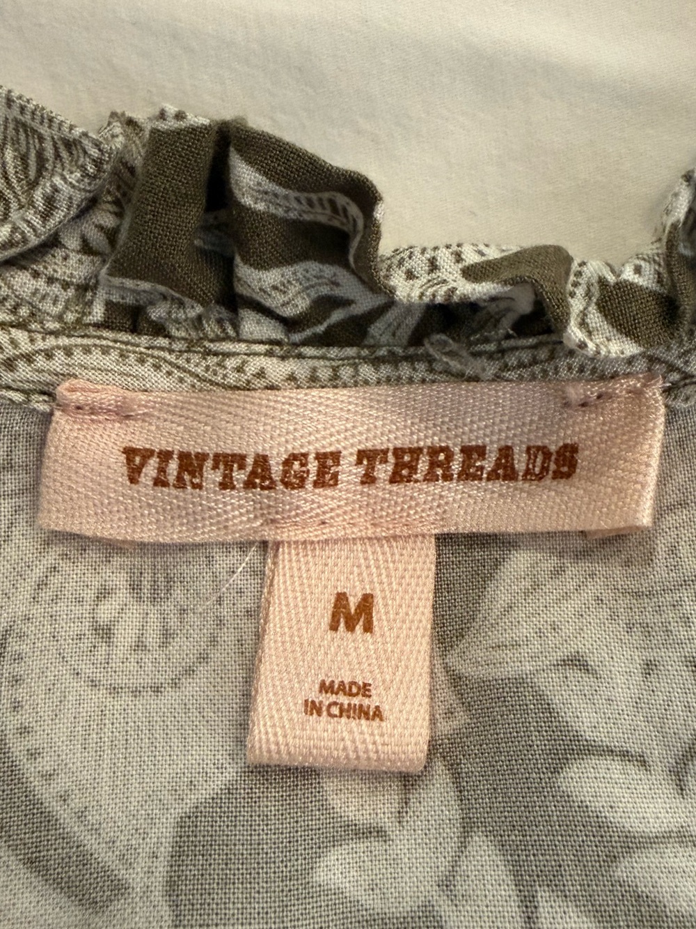 Smocked-Neck Floral Button-Front Blouse in Olive Green Sz Medium - Picture 8 of 11